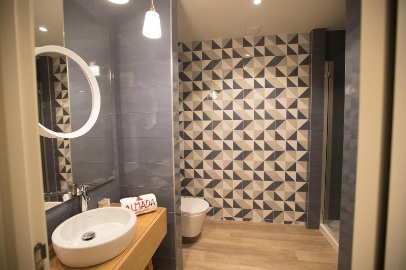 Almada Wine House - Tourism Apartments Porto Bagian luar foto